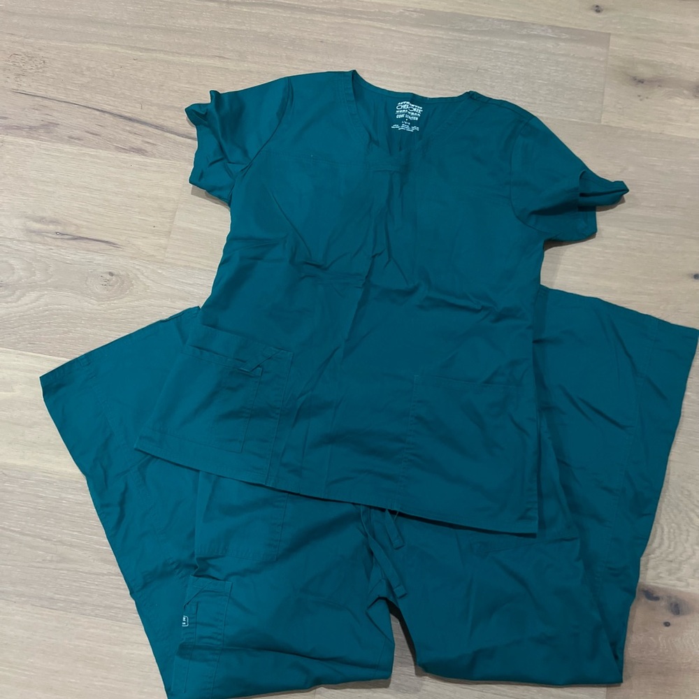Cherokee workwear and Wonder Flex scrub lot hunters, green size Large - Picture 3 of 7